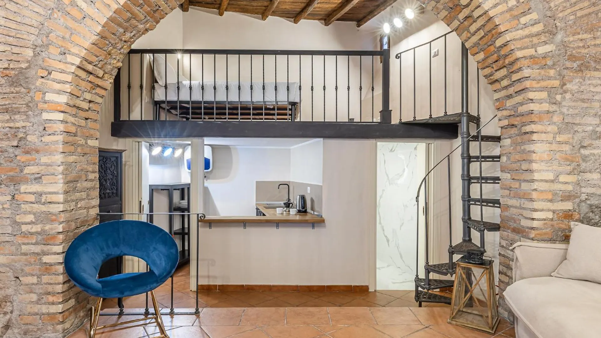 Imperial Apartment Near Colosseum Rome